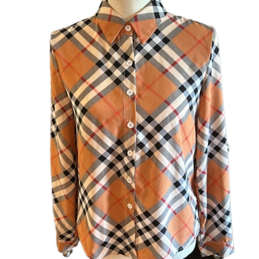 Missies plaid shirt. Size small p2p is 19” can fit a medium.